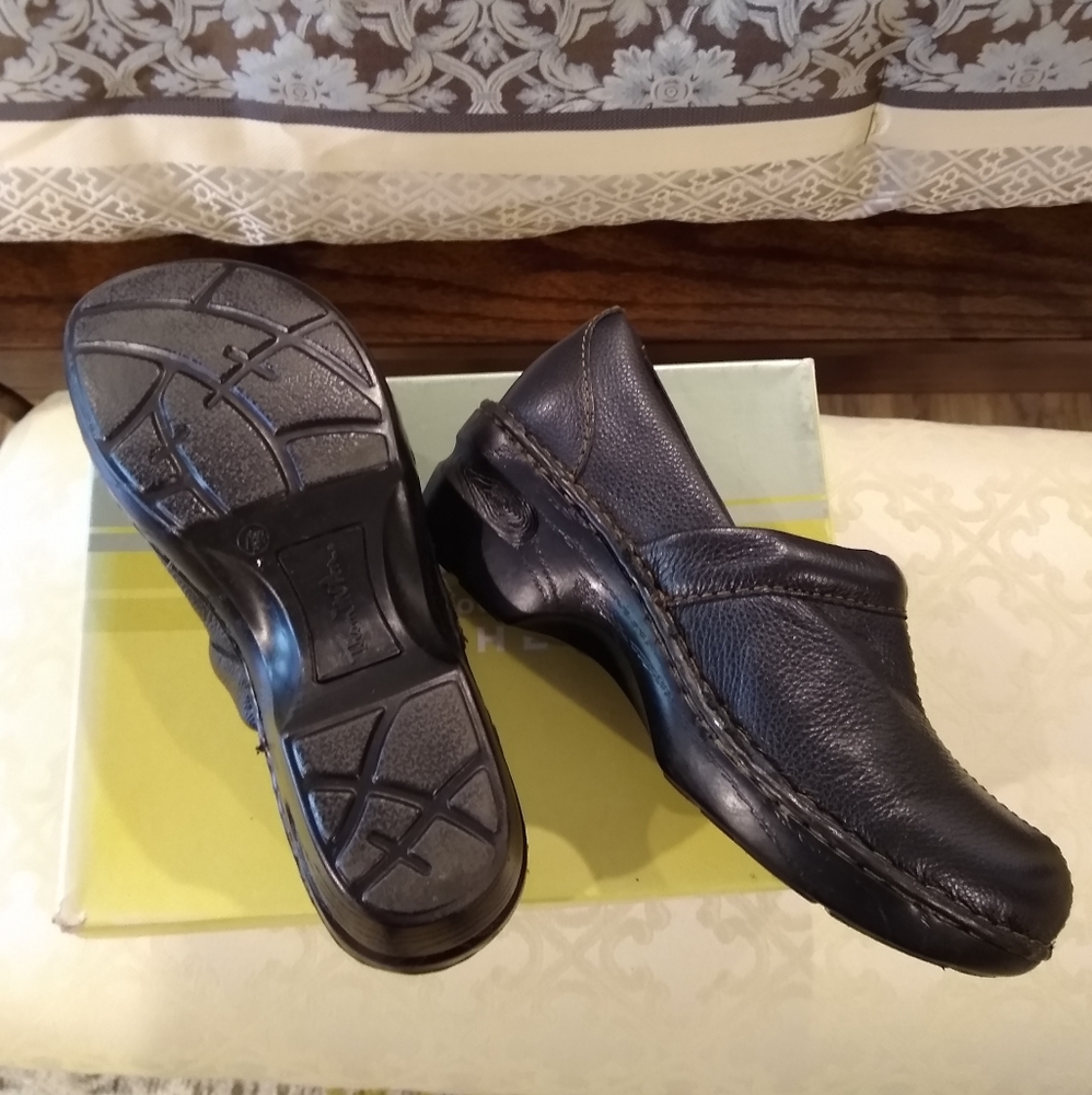 Shoes - Picture 4 of 4